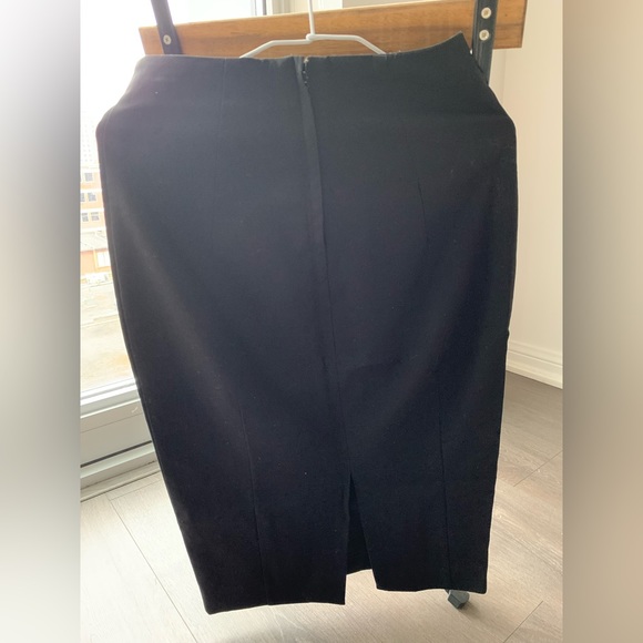 H&M Black High-Waisted Knee-Length Pencil Skirt - Picture 2 of 2
